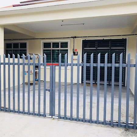 Louie Homestay Mersing Exterior photo